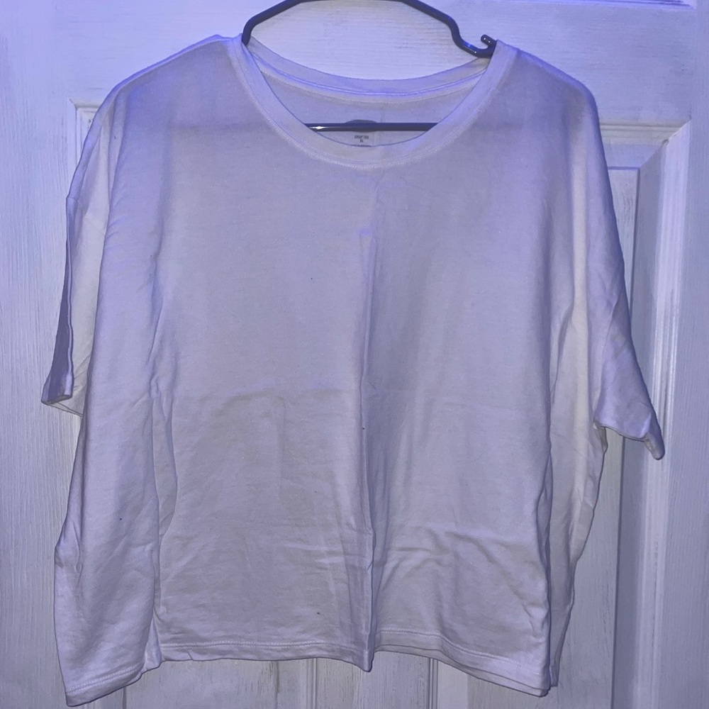 White cropped tee